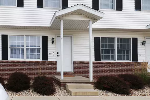 120 Crossing Dr, Normal, IL 61761 photo 2
