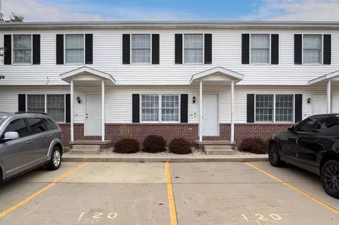 120 Crossing Dr, Normal, IL 61761