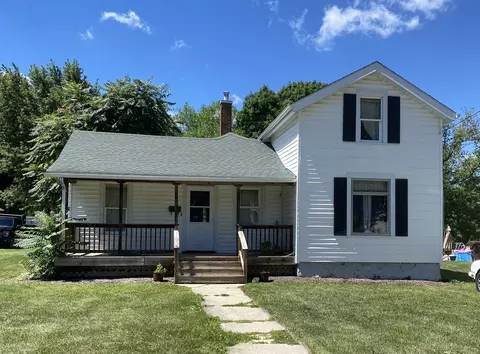 709 N Madison St, Woodstock, IL 60098