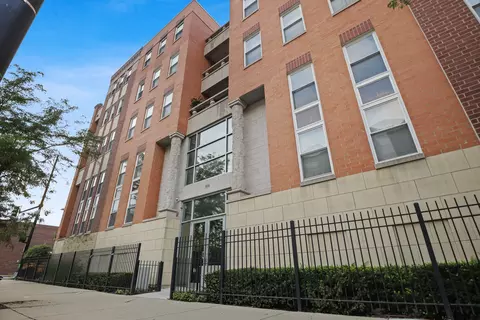 3550 W Montrose Ave #106, Chicago, IL 60618