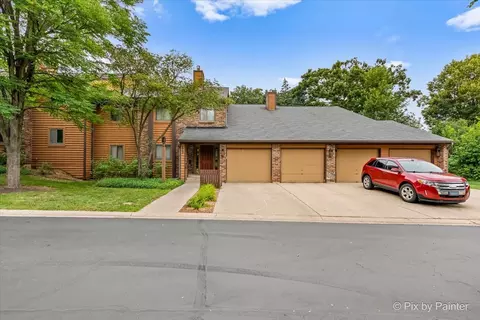 675 Waverly Dr #C, Elgin, IL 60120