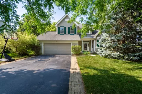 748 Providence Ln, Crystal Lake, IL 60012