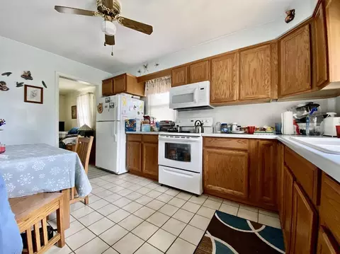 571 E 4th St, Lockport, IL 60441 photo 4
