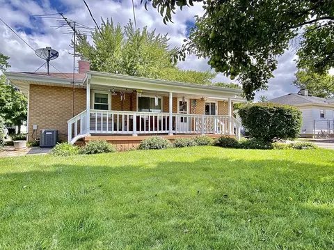 571 E 4th St, Lockport, IL 60441 photo 14