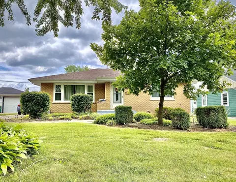 571 E 4th St, Lockport, IL 60441