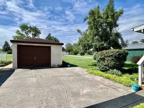 571 E 4th St, Lockport, IL 60441 photo 17