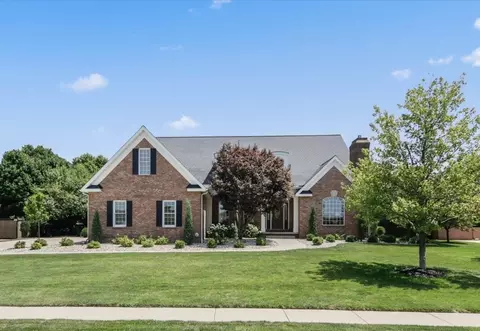2105 Crimson Ln, Bloomington, IL 61704