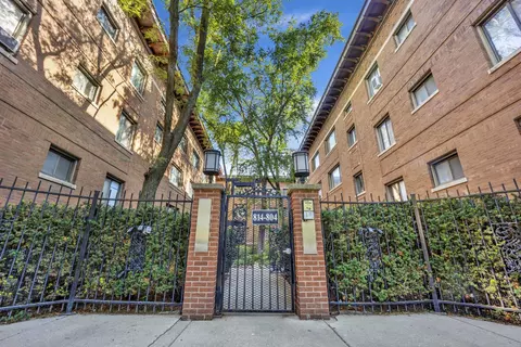 804 W Lakeside Pl #202, Chicago, IL 60640
