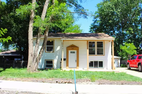 628 Westwind Dr, Carpentersville, IL 60110