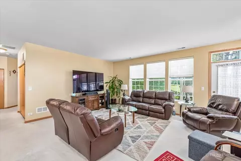 2620 Loren Ln, Algonquin, IL 60102 photo 11