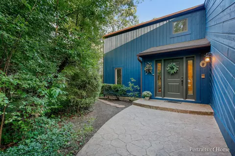 2961 Two Paths Dr, Woodridge, IL 60517