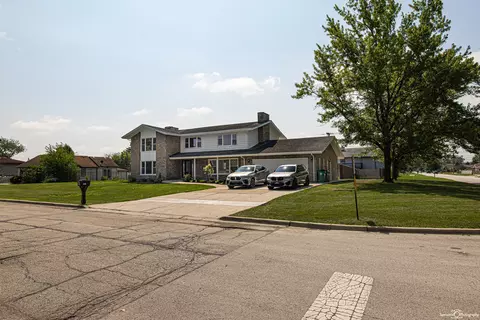 7777 W 82nd St, Bridgeview, IL 60455 photo 1