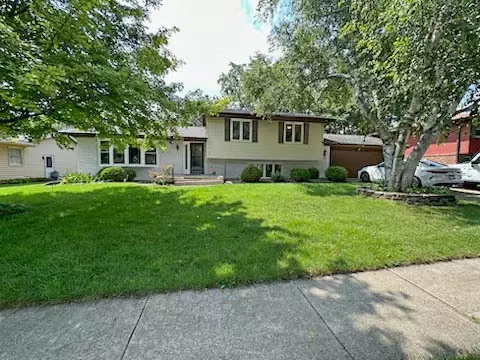 1115 Andover St, Bloomington, IL 61704