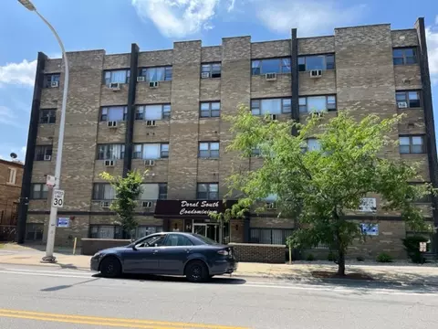 7854 S South Shore Dr #309, Chicago, IL 60649