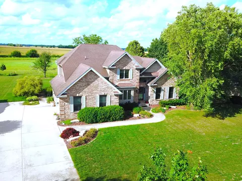 3280 W Nettle Creek Dr, Morris, IL 60450