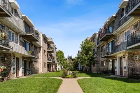 5367 N Delphia Ave #3E, Chicago, IL 60656