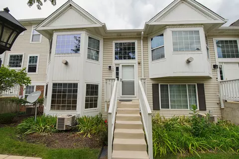 706 Hidden Creek Ln #706, North Aurora, IL 60542