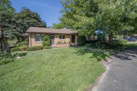 1121 Johnson Ave, Dixon, IL 61021