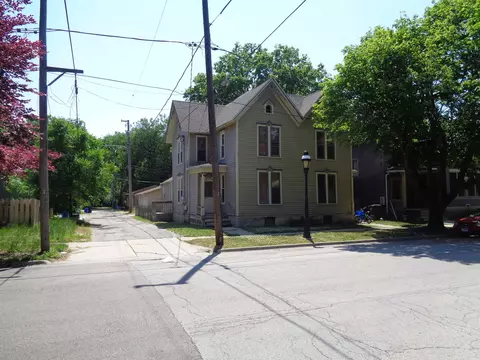 411-413 Grove St, Rockford, IL 61104