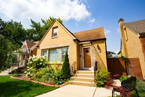 5016 N Moody Ave, Chicago, IL 60630