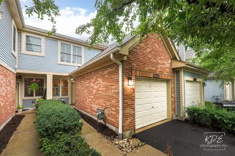 1221 Tennyson Ln, Naperville, IL 60540