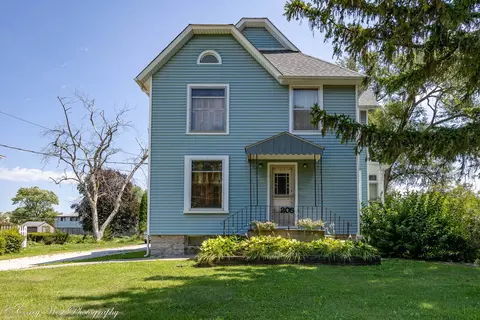 205 N 3rd St, Malta, IL 60150