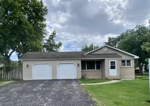 341 W Pine Ave, Roselle, IL 60172