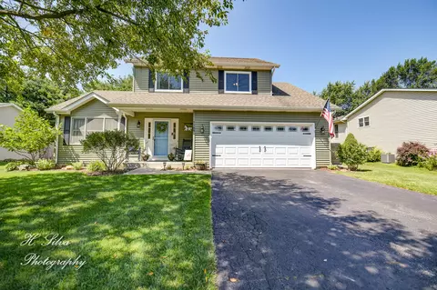 1105 Hollywood Blvd, Mchenry, IL 60050