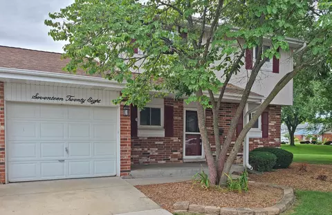 1728 Eaton Ct, Wheaton, IL 60189