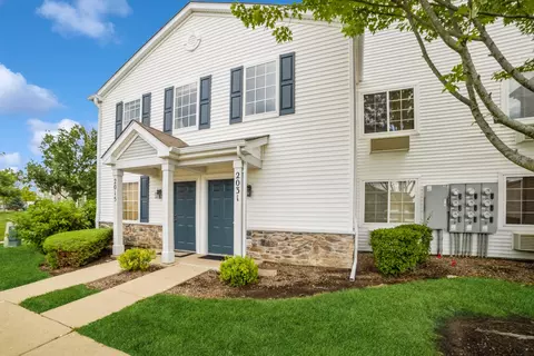 2031 Silverstone Dr, Carpentersville, IL 60110