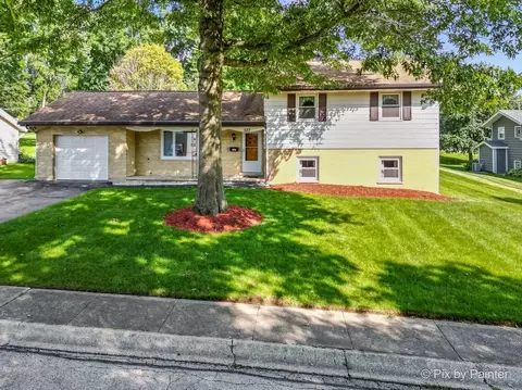 527 Summit St, Algonquin, IL 60102 photo 3