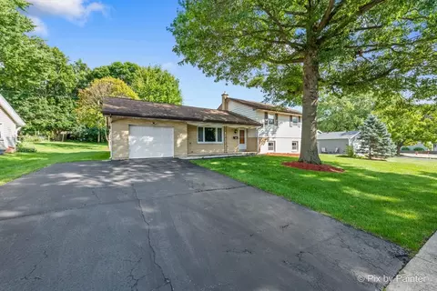 527 Summit St, Algonquin, IL 60102 photo 2