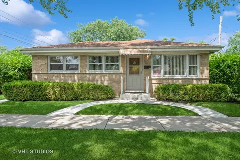 3750 Clifford Ter, Skokie, IL 60076