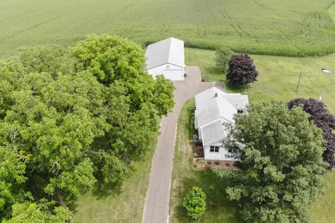 9783 N Main Rd, Rockton, IL 61072