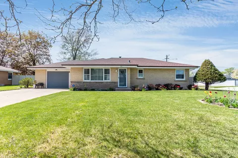 811 Winthrop Ave, Joliet, IL 60435