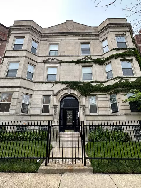 4350 S Lake Park Ave #3N, Chicago, IL 60653