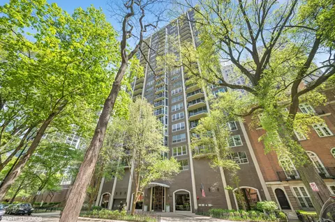 1515 N Astor St #6B, Chicago, IL 60610