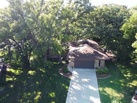 211 Crabapple Ct, Joliet, IL 60435