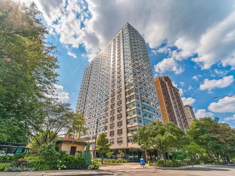 3900 N Lake Shore Dr #24H, Chicago, IL 60613