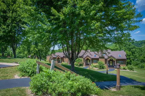 10 Creekwood Ln, Galena, IL 61036