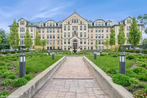 1041 Ridge Rd #101, Wilmette, IL 60091