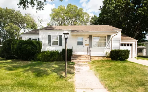 805 S 8th St, Oregon, IL 61061