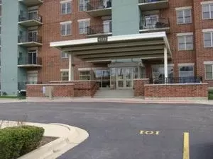9355 Irving Park Rd #204, Schiller Park, IL 60176
