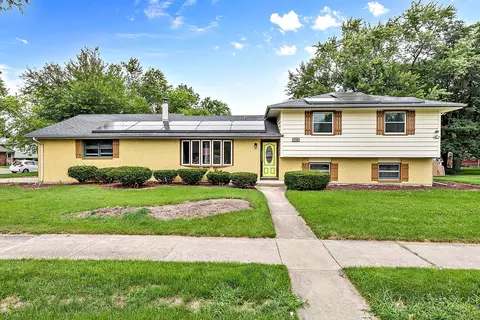 1740 Orchid St, Aurora, IL 60505