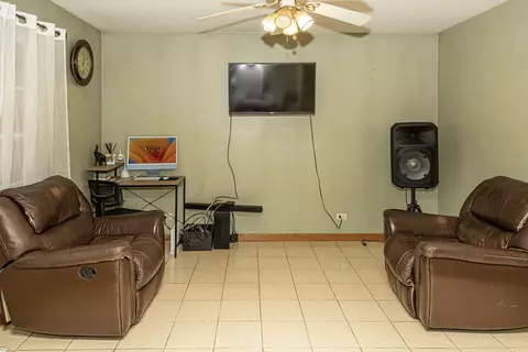 807 Stewart Ave, Elgin, IL 60120 photo 23
