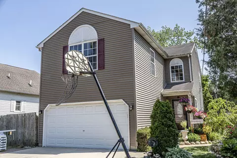 807 Stewart Ave, Elgin, IL 60120 photo 2