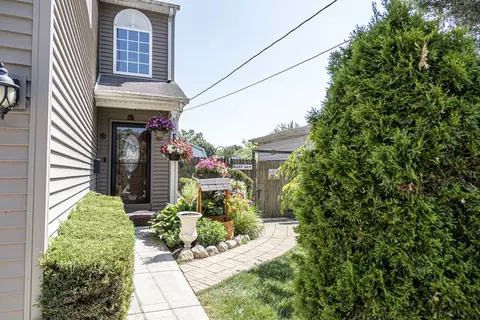 807 Stewart Ave, Elgin, IL 60120