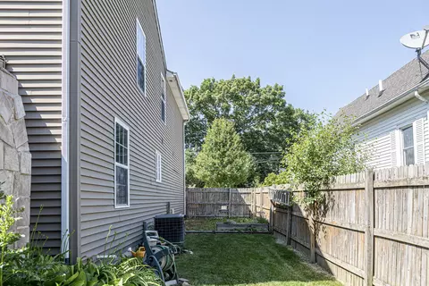 807 Stewart Ave, Elgin, IL 60120 photo 15