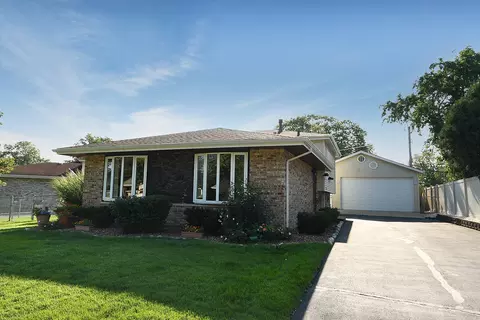 16038 Long Ave, Oak Forest, IL 60452