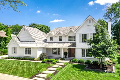 2 S027 Country Club Ln, Wheaton, IL 60189